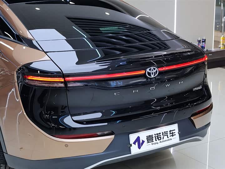 Toyota Crown Sport Cross