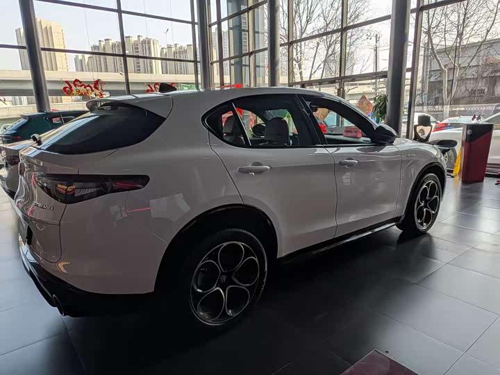  Alfa Romeo Stelvio