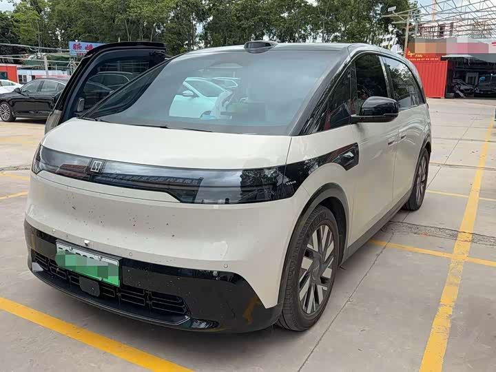 Zeekr MIX Long Range Smart Drive