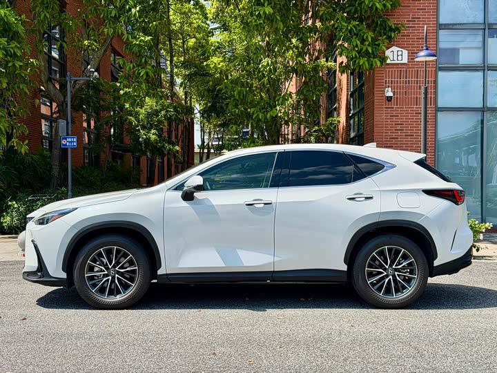 Lexus NX 260