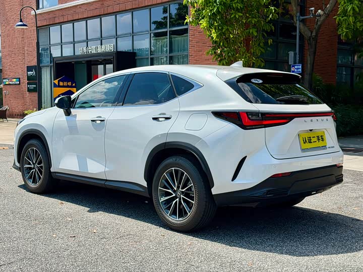 Lexus NX 260