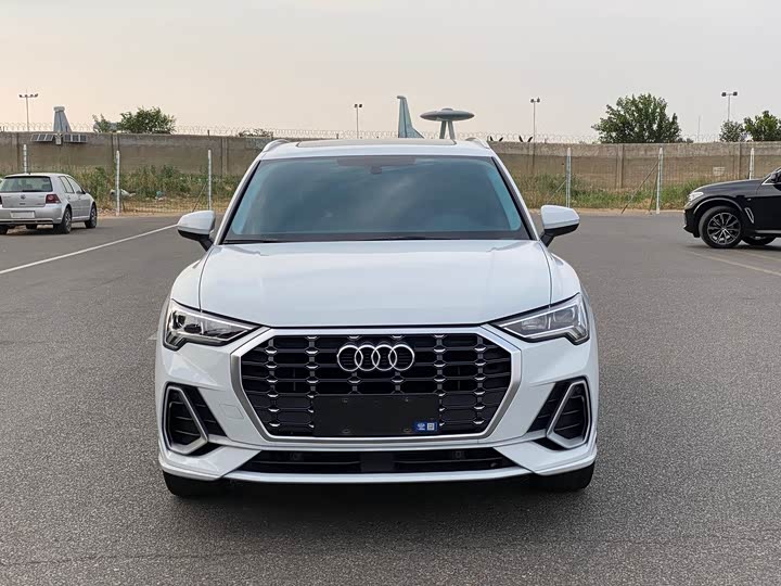 Audi Q3 35 TFSI Fashion Dynamic (1.4T)