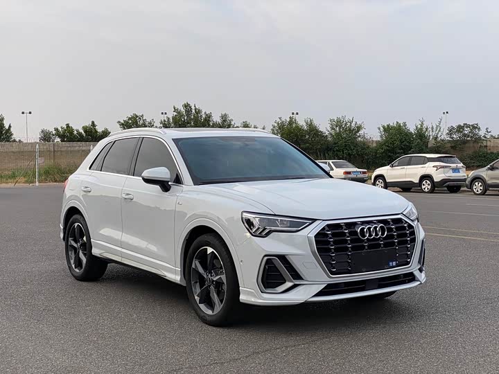 Audi Q3 35 TFSI Fashion Dynamic (1.4T)