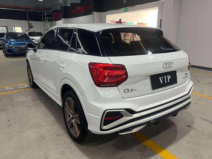 Audi Q2L
