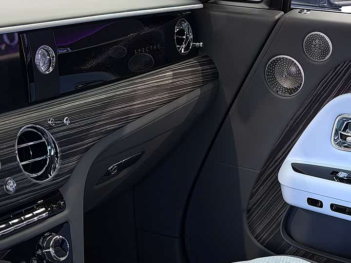 Rolls-Royce Spectre Standard