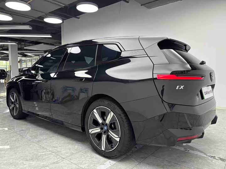 BMW iX xDrive 40