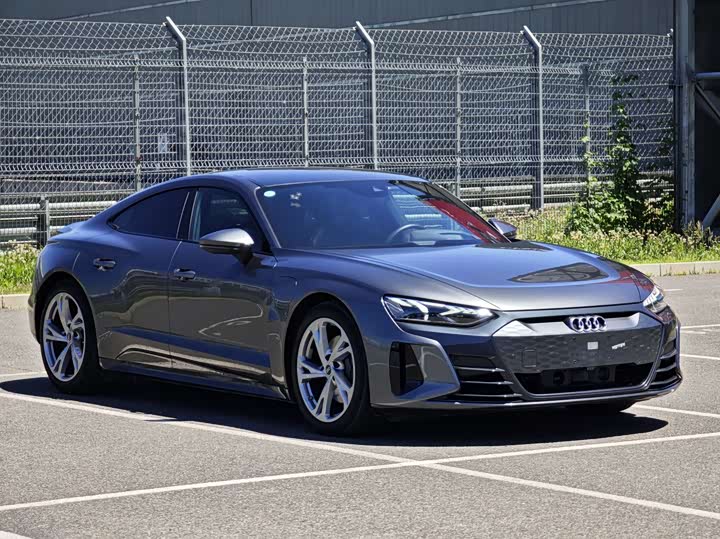 Audi e-tron GT Base