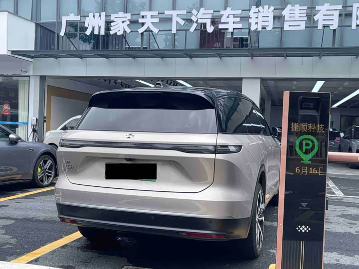 Nio ES 8
