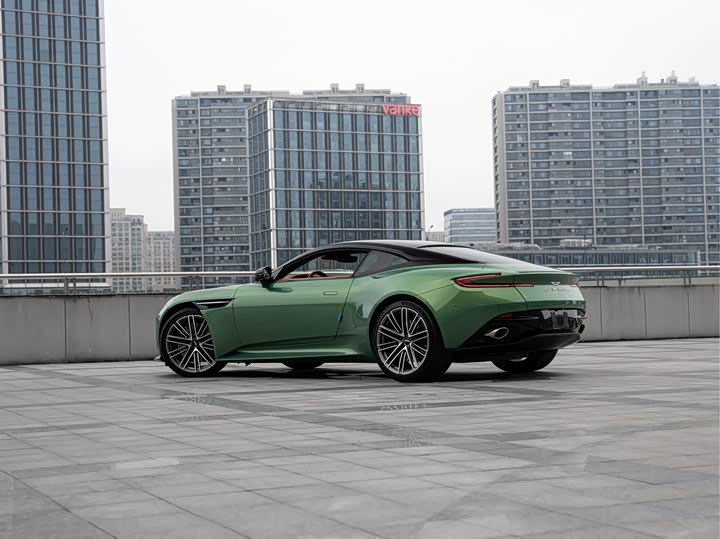 Aston Martin DB12