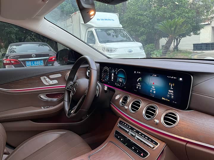 Mercedes-Benz E 300 L Luxury