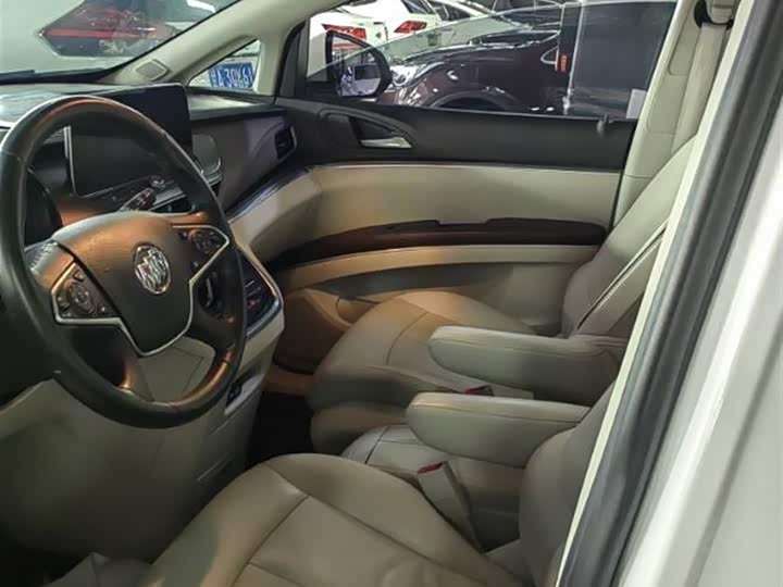 Buick GL8 2021 Бизнес-салон на земле