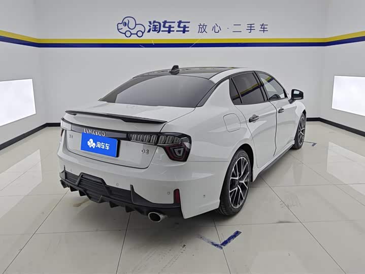 Lynk & Co 03