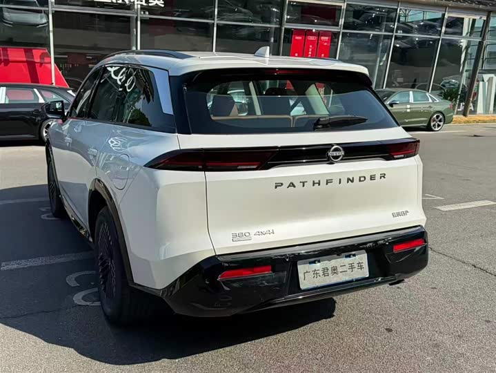 Nissan Pathfinder 380VC-TURBO