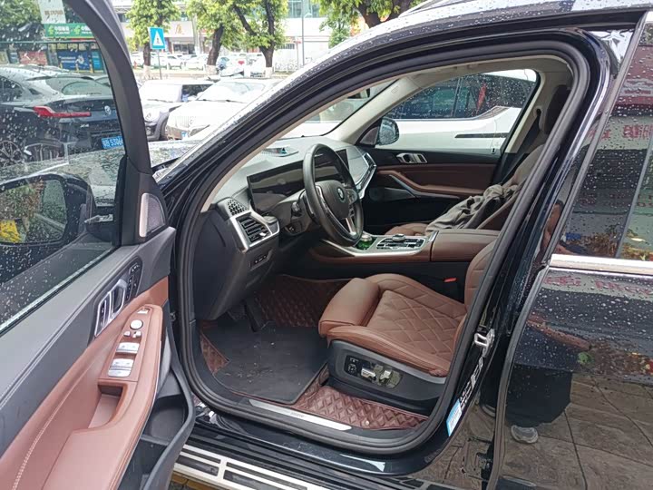 BMW X7 xDrive40i Leading Luxury Package