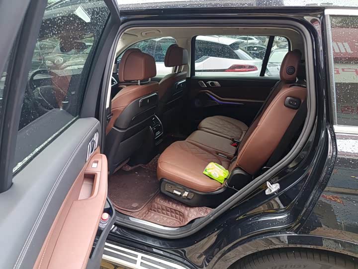 BMW X7 xDrive40i Leading Luxury Package