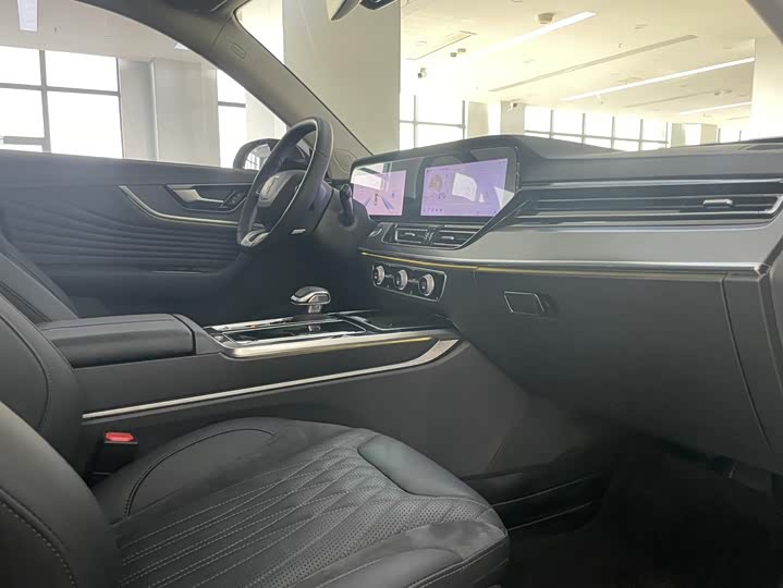 Hongqi HS5