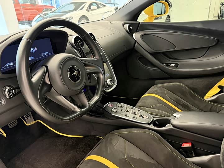 McLaren GT