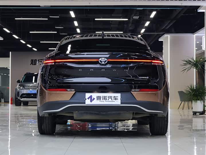 Toyota Crown Sport Cross