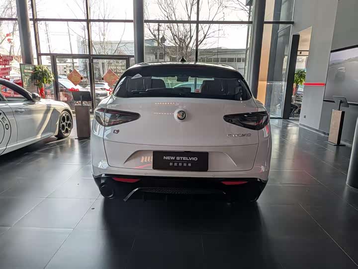  Alfa Romeo Stelvio