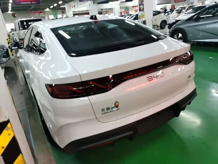 BYD Qin L DM-i Smart Drive 120 km Chaoyue