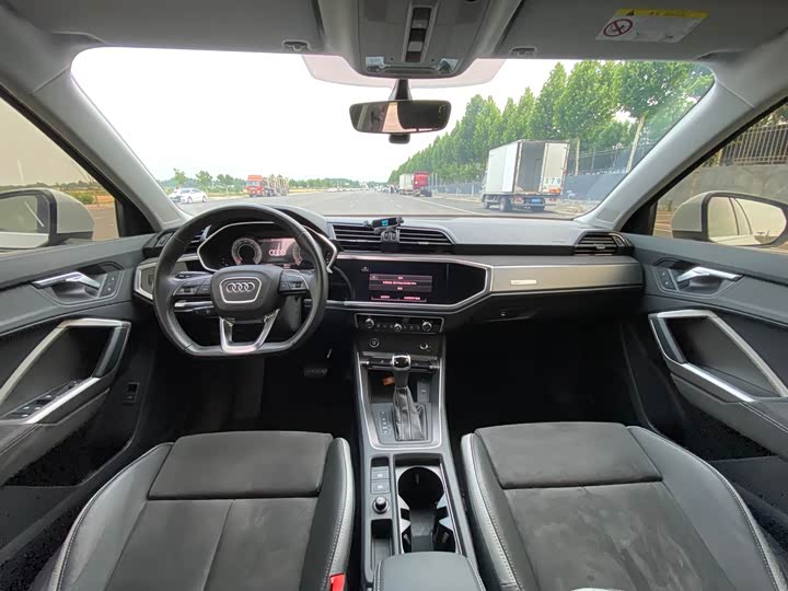 Audi Q3 35 TFSI Fashion Dynamic (1.4T)