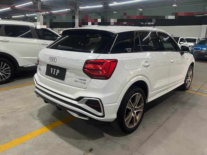 Audi Q2L