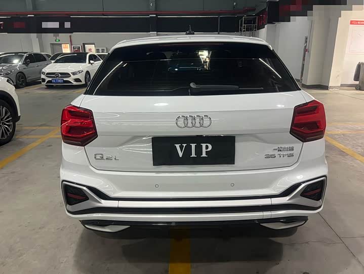 Audi Q2L