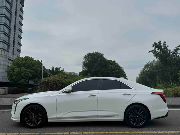 Cadillac CT4 28T Luxury