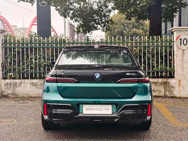 BMW i7 M70L