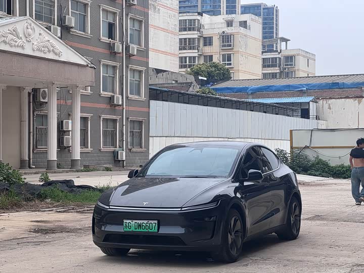 Tesla Model Y Long Range RWD