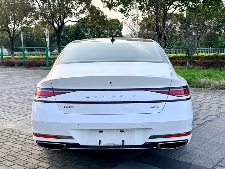 Genesis G90