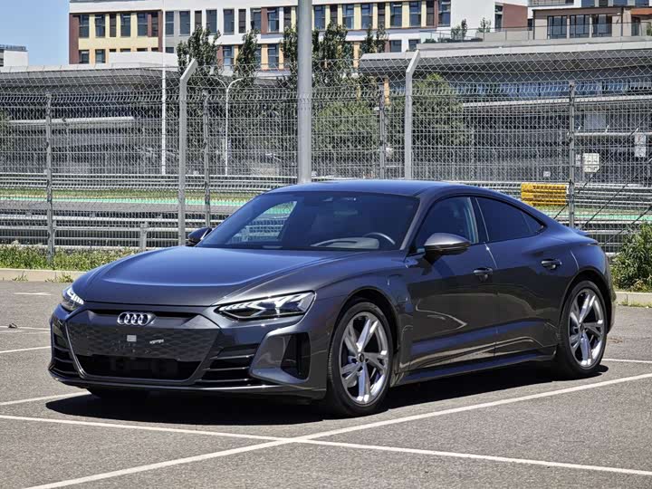 Audi e-tron GT Base