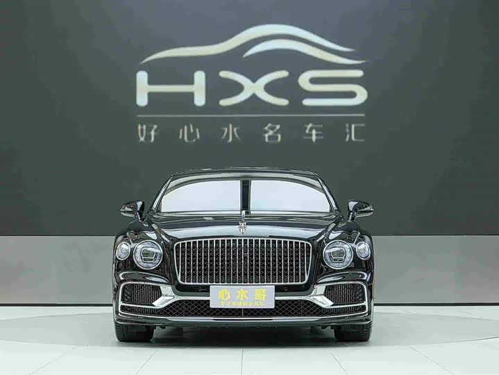 Bentley Flying Spur букв. «летящий/стремительный»