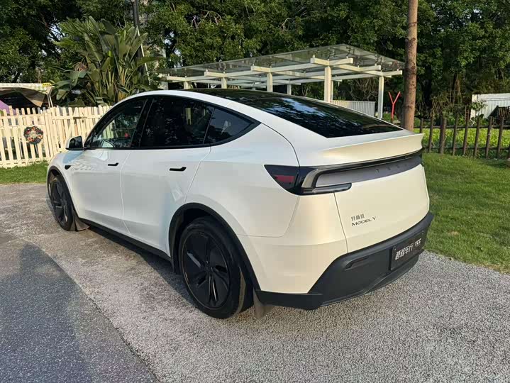 Tesla Model Y RWD