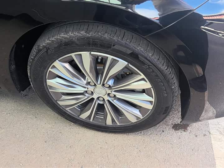 Hongqi E-QM5 431 km Charging Enjoy Edition