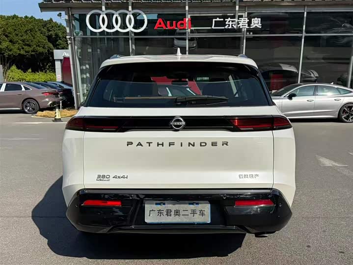 Nissan Pathfinder 380VC-TURBO