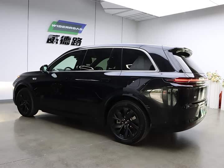 Li Auto L8