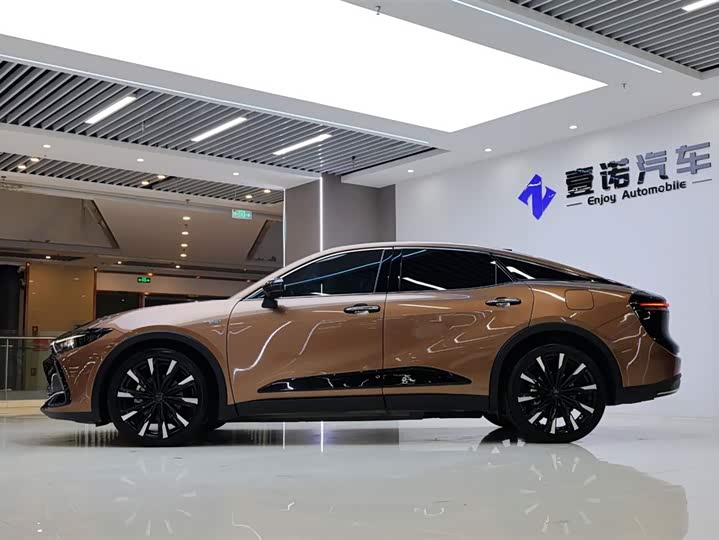 Toyota Crown Sport Cross