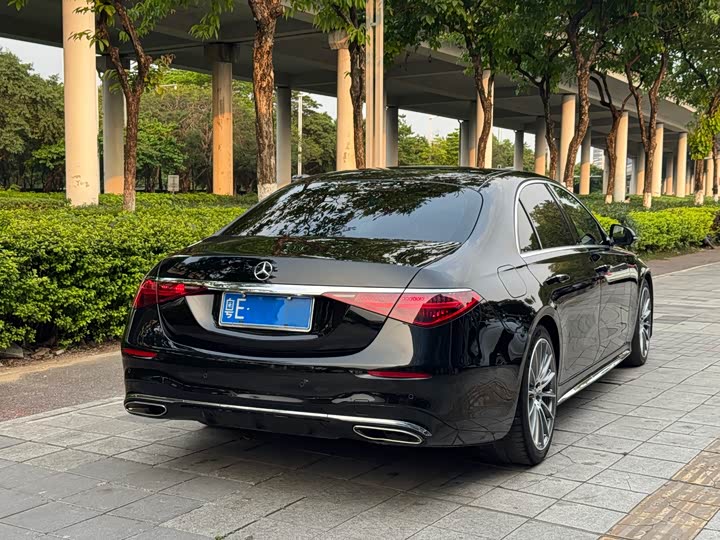 Mercedes-Benz S-Class