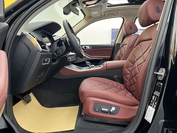 BMW X5 xDrive30Li Premium M Sport Package