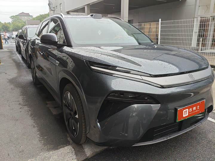 BYD Tang L