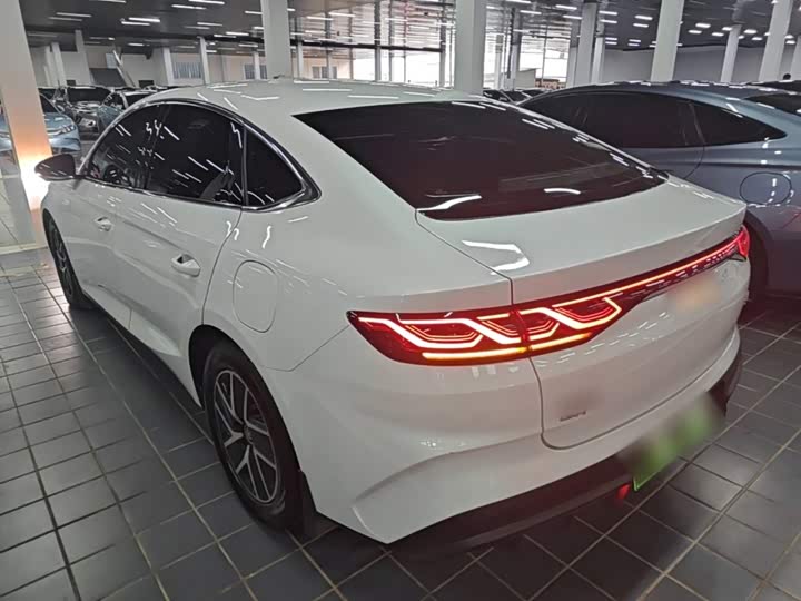 BYD Qin L DM-i 80 km Beyond