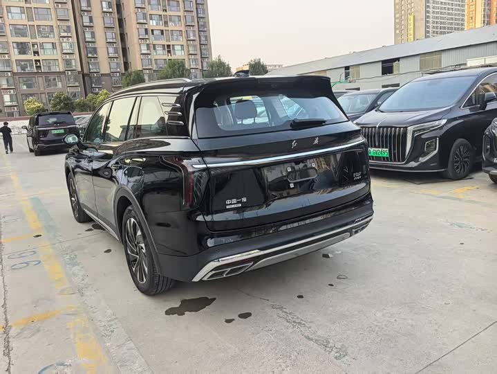 Hongqi HS7