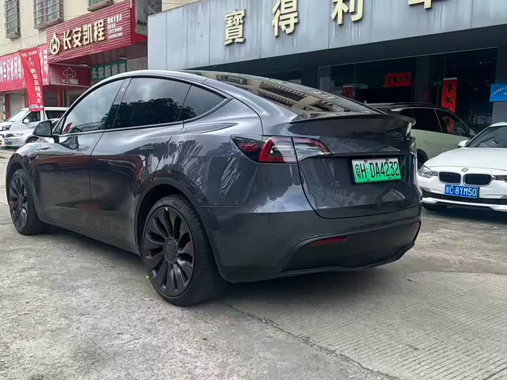 Tesla Model Y Performance AWD