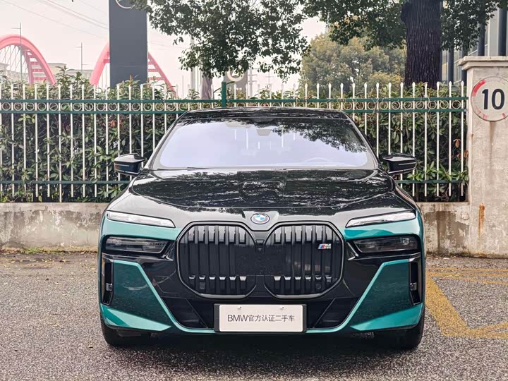 BMW i7 M70L