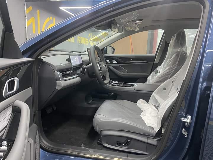Geely Galaxy A7 EM-i 150 km Explorer Plus