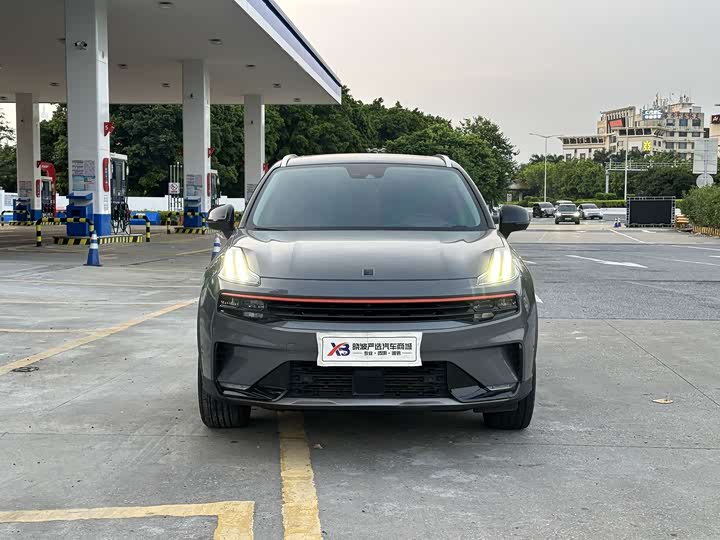 Lynk & Co 06