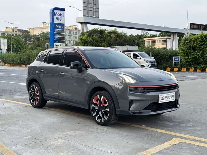 Lynk & Co 06