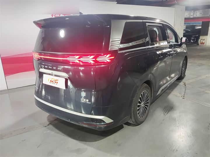 Denza D9 DM-i 980 AWD Flagship