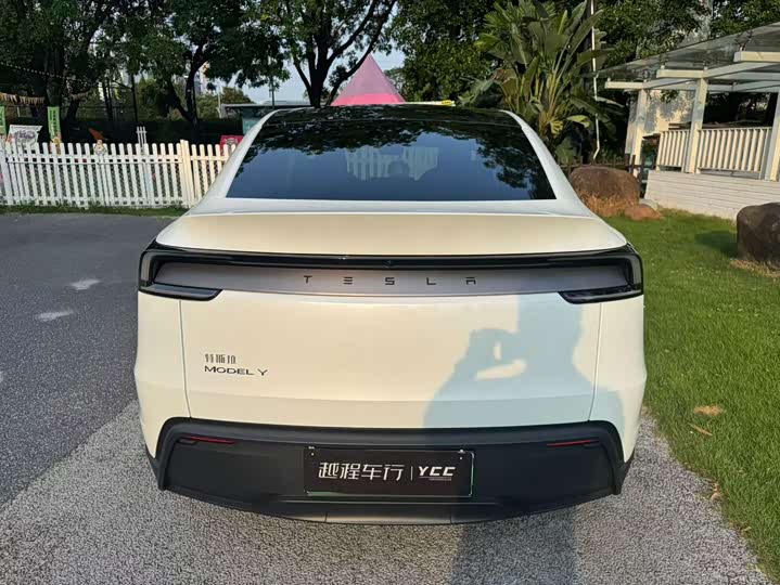 Tesla Model Y RWD